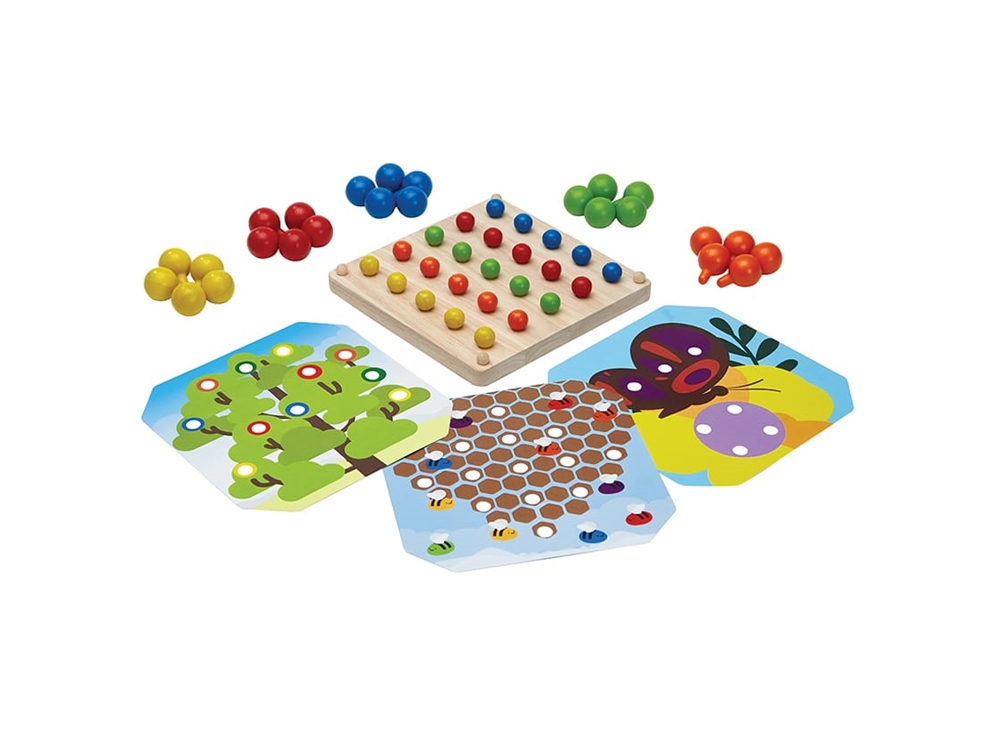 Montessori Toys: Creative Peg Board